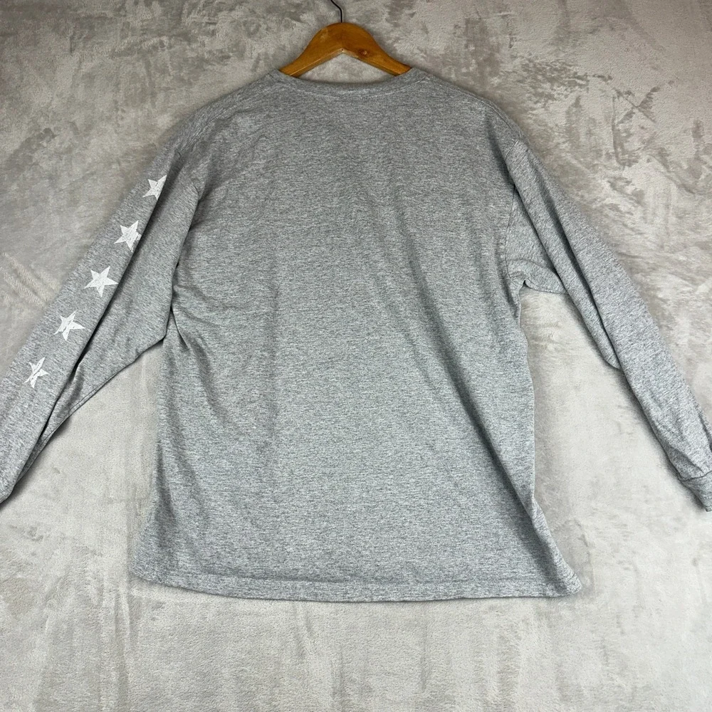 Vintage Men's Walt Disney World An American Tradition T-Shirt Grey‎ Size Large
